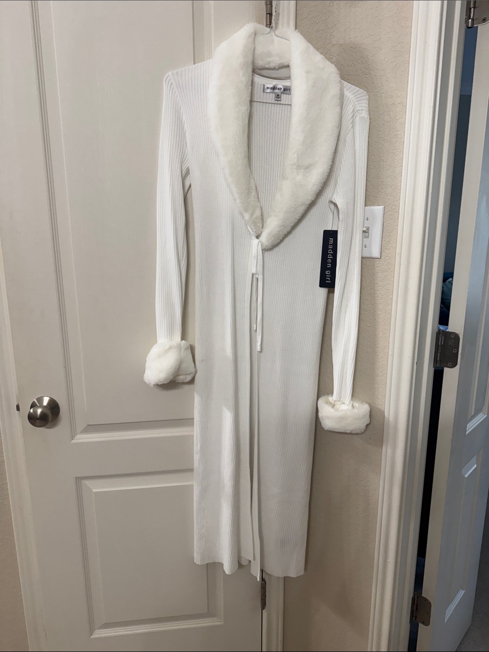Madden Girl Ivory Long Ribbed Robe with Faux Fur Trim
